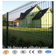 Galvanisierter + PVC-Dip-überzogener geschweißter Maschendraht-Zaun mit PVC-Spraypfosten